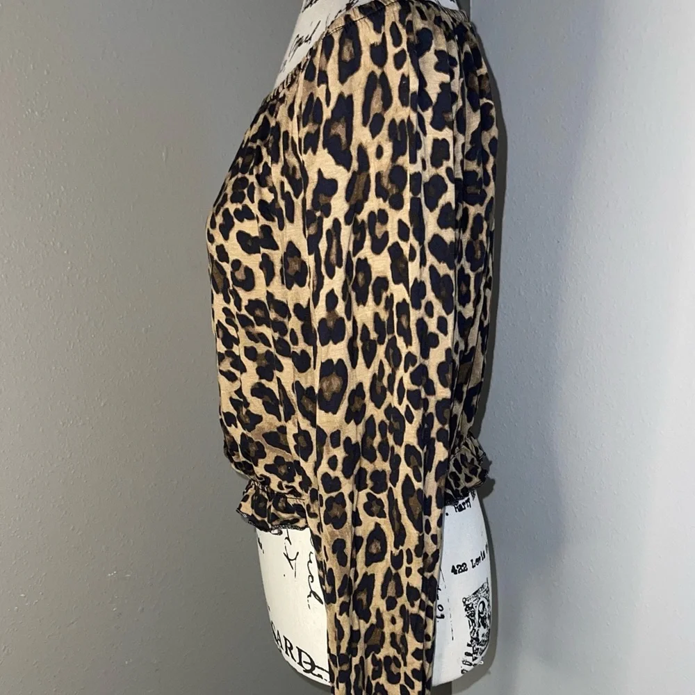 H & M Crop Top ends at waist Size Small wear on or off the shoulders - Picture 7 of 9